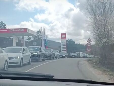 Бургазлии се юрнаха към Турция за празниците – километрично задръстване към ГКПП „Малко Търново“