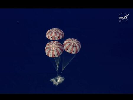 Астронавтите от "Артемис II" се завърнаха на Земята след историческа мисия до Луната (СНИМКИ/ВИДЕО)