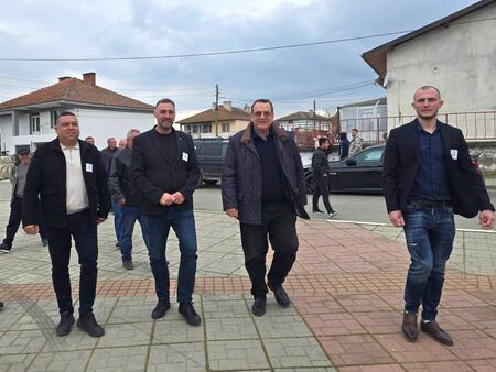 ДПС е по-обединено отвсякога! Препълнена зала посрещна кандидатите за депутати в Манолич (СНИМКИ/ВИДЕО)