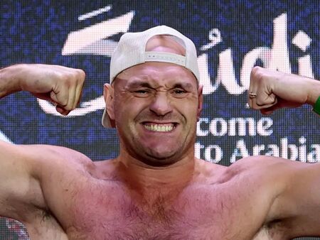 Тайсън Фюри се завърна с убедителна победа над руснак