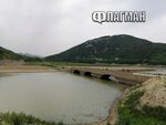 Старият мост над язовира се беше "изплувал" заради ниските нива, след като десетилетия бе под вода