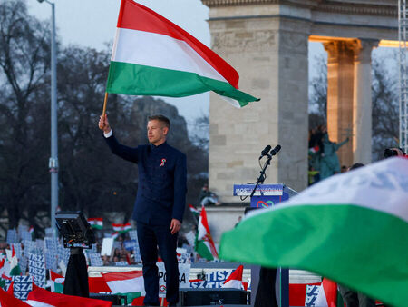 Край на ерата Орбан, Петер Мадяр взе властта с ударна победа