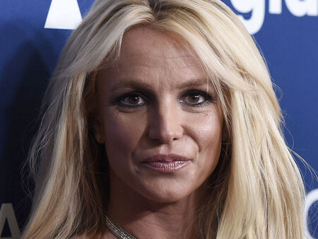 Бритни Спиърс влиза в клиника, след като я хванаха зад волана пияна и дрогирана