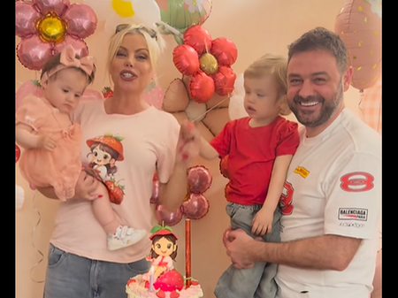 Камелия празнува рожден ден на дъщеричката си Касия, показа я за първи път (ВИДЕО)