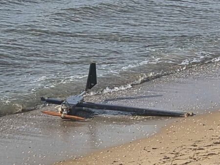 Извънредно! Военен дрон изплува на плажа в Несебър