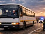 Народът полудя! 75-годишен старец открадна автобус