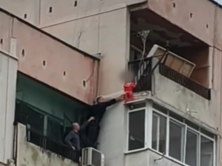 След ужаса на терасата - щастлива развръзка за момченцето от Ямбол