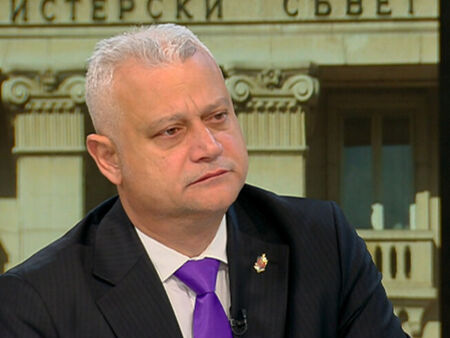 Емил Дечев: Камионът, запушил тунел на „Хемус“, е собственост на партиен активист