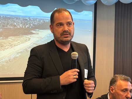 ДПС разби клишето: Пълна зала в Бургас показа новото лице на партията като фактор извън традиционните ѝ райони