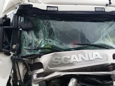 Турски тираджия се заби в сграда в Новозагорско и загина на място