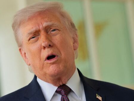 Тръмп: Отварям Ормузкия проток завинаги, в Китай ще бъдат много доволни