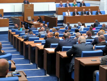 Според "Маркет линкс" може да имаме и 4-партиен парламент, а Прогресивна България да спечели близо 110 мандата