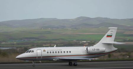 Стана ясно защо правителственият "Фалкон" е кацнал вчера на прясно ремонтираната писта на летище Бургас