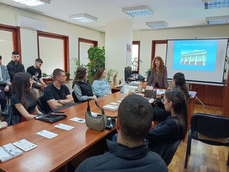 Ученици от ПГСАГ „Кольо Фичето“ влязоха в прокуратурата и научиха как се разследват престъпления