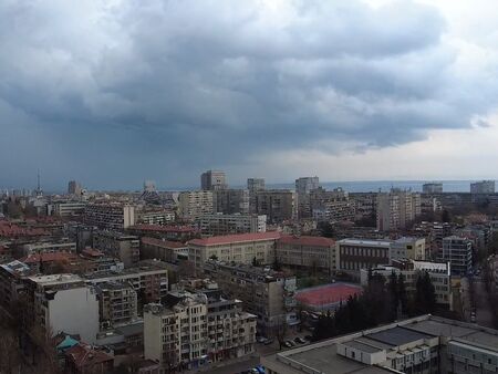 Съботата носи рязка промяна, дъжд, гръмотевици и риск от градушки в страната