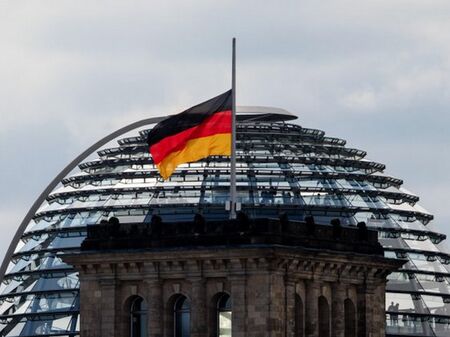 Един човек загина в Германия при неизяснен трясък под пешеходен мост