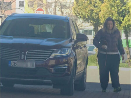 Лора Крумова съвсем се запусна, но пък кара нов Линкълн за 45 хил. евро