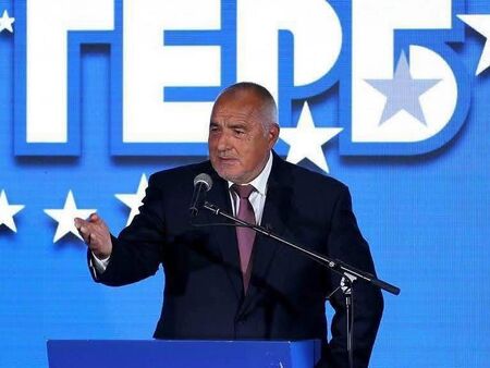 Бойко Борисов поздрави във фейсбук "първия" и заяви: ГЕРБ може и в управление, и в опозиция