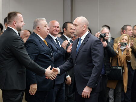 Прогресивна България стигна до 134 депутатски места, ПП-ДБ измества ГЕРБ на второто място