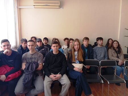 Ученици от Математическата гимназия проследиха в реално време съдебно заседание в Апелативен съд-Бургас