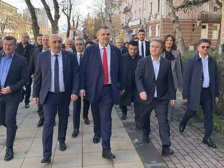 Пеевски взима почти 3 пъти повече гласове от Доган в Турция