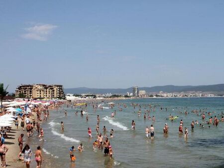 Плащаме по € 110 за нощувка за първо море през май