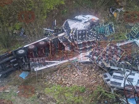 Тежка катастрофа на Хаинбоаз, тир се обърна