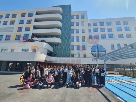 Смях и глъч изпълниха Детската болница на Бургас