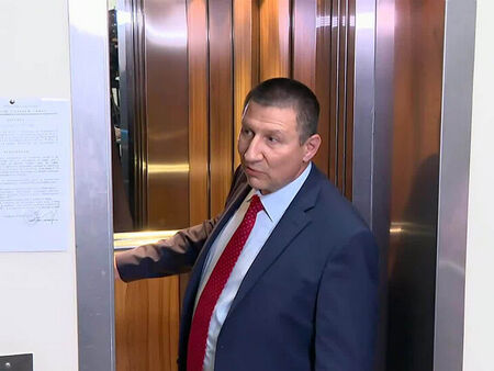 ПП-ДБ определи оставката на Борислав Сарафов като първа стъпка, а от ГЕРБ я нарекоха достоен, но закъснял личен акт