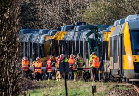 Челен сблъсък между два влака в Дания рани най-малко 17 души