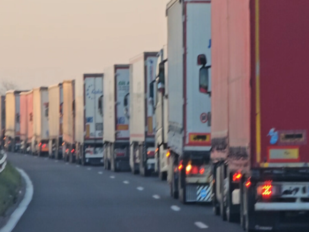 20-километрова колона от тирове преди "Капитан Андреево"