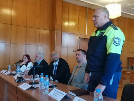 Абитуриенти от Бургас разбраха как една бална вечер може да стигне до съдебната зала