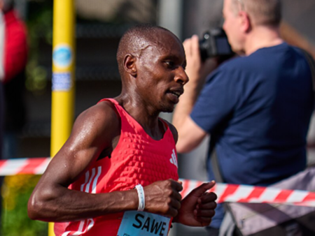 Изумителен световен рекорд в маратона, 30-годишен слезе под 2 часа за 42 километра