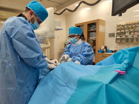 За първи път в Бургас – съдови хирурзи от УМБАЛ използваха безвреден газ вместо йоден контраст