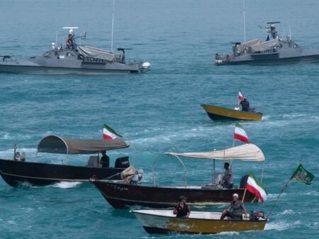 Иран иска отлагане на преговорите за ядрената програма, ако САЩ са съгласни - отварят Ормузкия проток