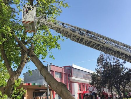 След силен вятър един човек загина, а трима са ранени 