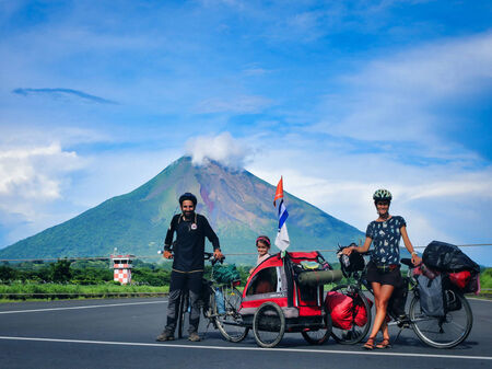 Семейството, което показва, че мечтите нямат граници гостува в Бургас, за да представи вълнуващата си книга