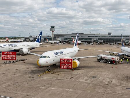 Съпругата на Пламен Бобоков блесна в галерията на Ники Младжов (СНИМКИ)