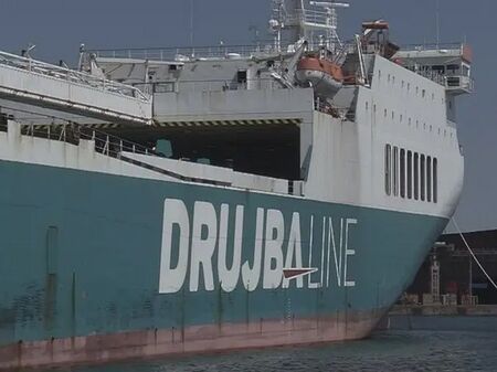 Митничари откриха голямо количество контрабандни цигари на ферибот в Бургас