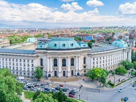 Софийският университет рискува да спре специализирани обучения заради липса на кадри 