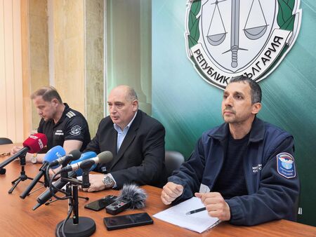 НА ЖИВО: Прокуратурата с подробности за контрабандните цигари на ферибота "Дружба"