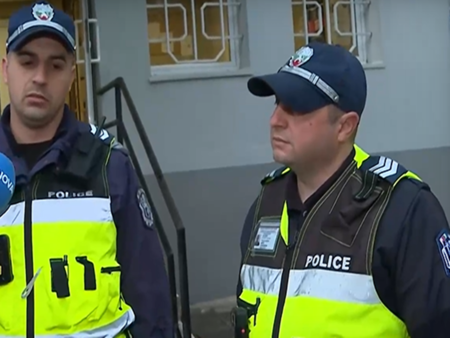 Пиян и без книжка предизвика гонка с полицаи, разлетяха се пагони