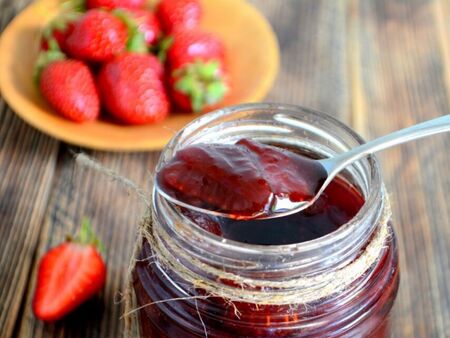 Домашно сладко от ягоди без грам консерванти! Трябва ви само плодът и още 2 съставки