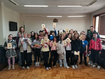 Урок по правосъдие за четвъртокласниците от СУ „Иван Вазов“ в Бургас