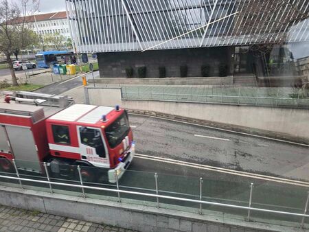 Ужасяващо! Багер затрупа жив работник при ремонта на бургаската ул. „Оборище”