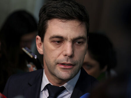 Евродепутат разкритикува раздялата на ПП и ДБ