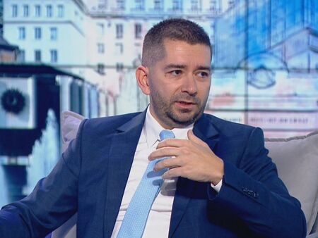 Слави Василев: Радев каза, че е много важно рейтингът на парламента да се вдигне