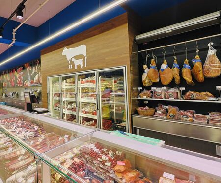 Трапезата за Гергьовден отново на най-добри цени в Janet Grand Market
