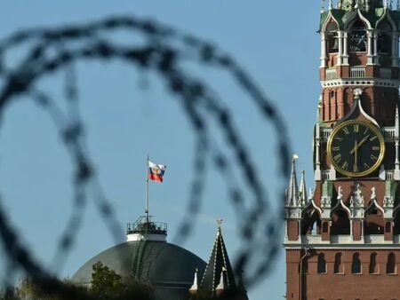 Дрон удари жилищна сграда в Москва, близо е до българското посолство