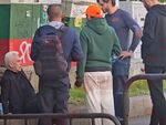 Бившият депутат и лидер на "Атака" изглежда дезориентиран. Състоянието му притесни преминаващите хора